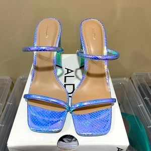 Nice pair of heels that can dress up any outfit🤗